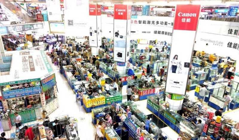 Nhập hàng máy ảnh Trung Quốc tại chợ đầu mối